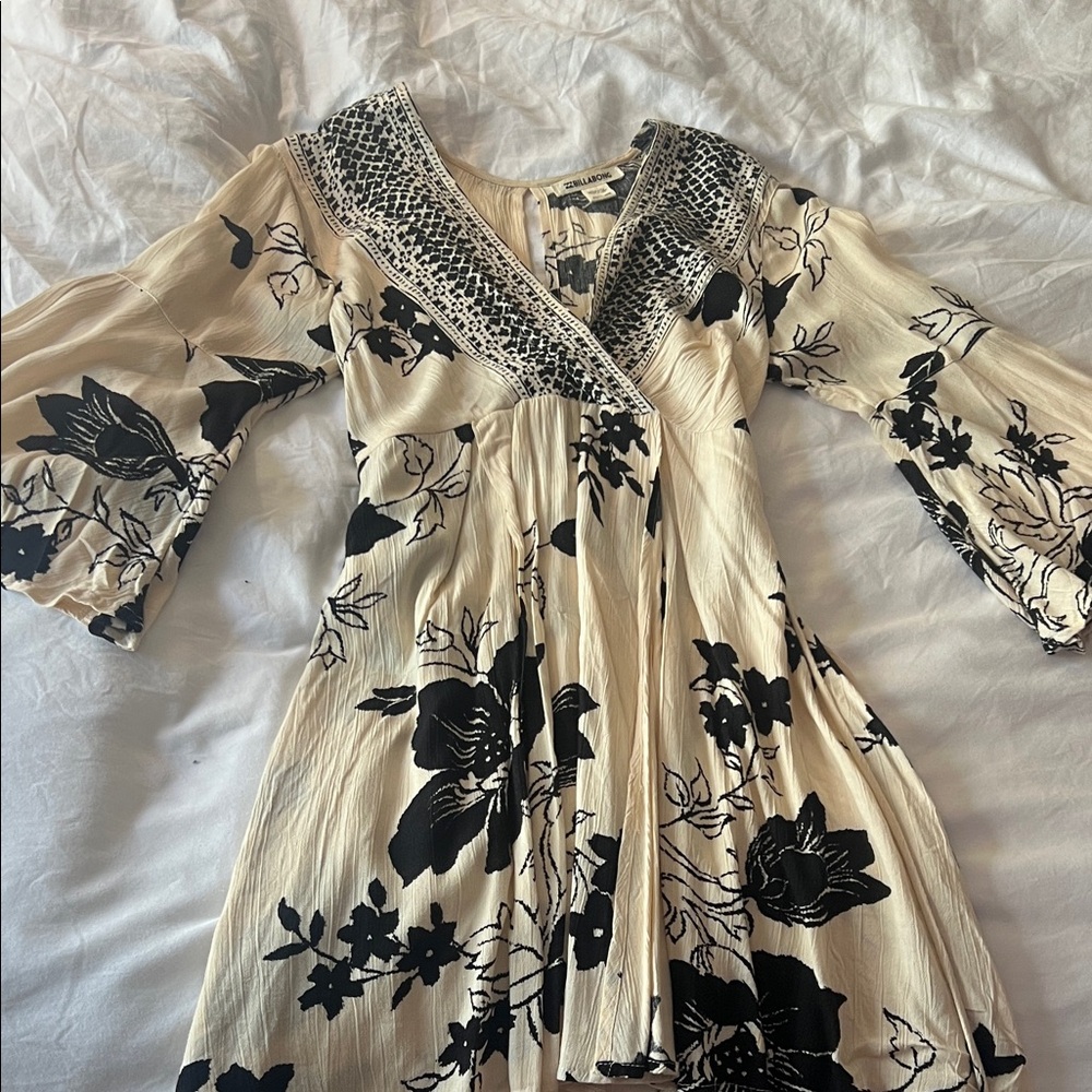 Billabong Black and Cream Floral Long Sleeve Dress